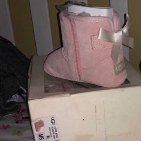 UGG Other - Girls ugh boot size 4/5